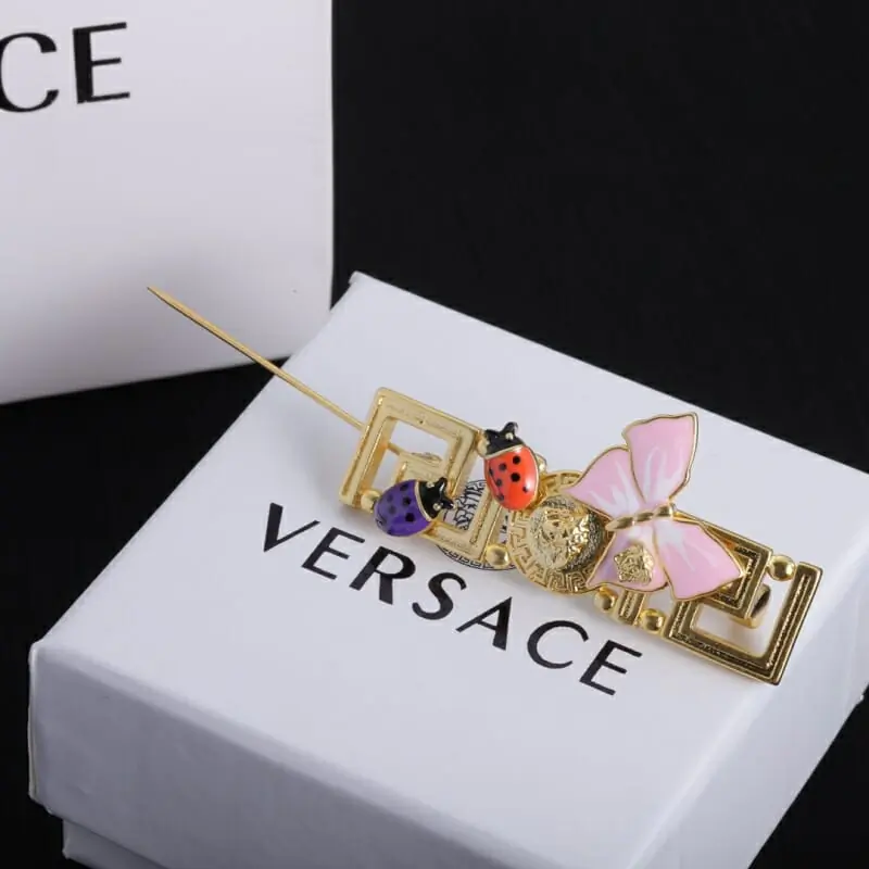 versace brooches pour femme s_111606a1